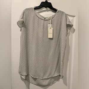 NWT- Black and White Pleione cap sleeve blouse